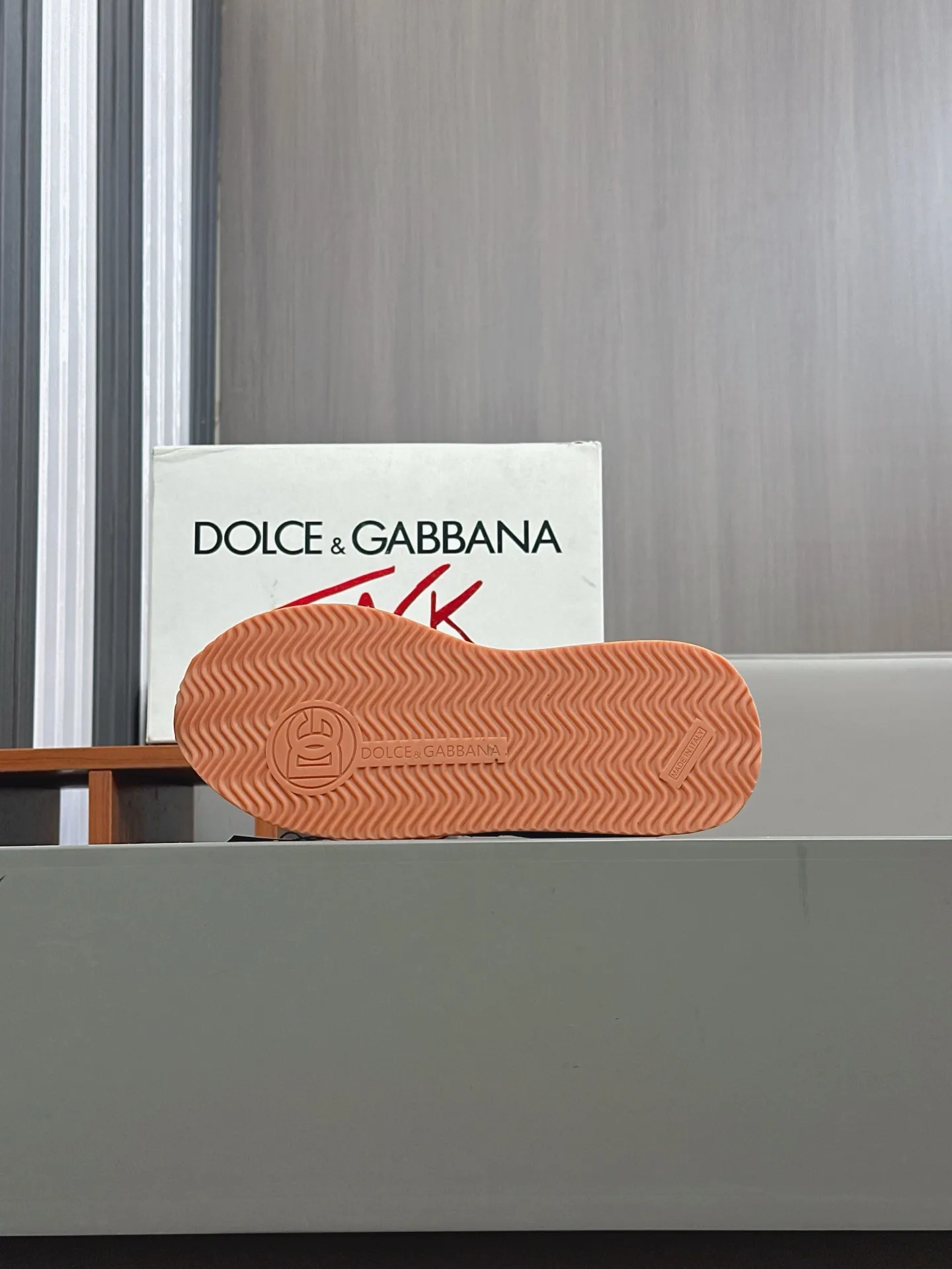 💰700••New arrivals••Dolce&Gabbana••DG✔️High-end men’s sports•casual shoes. Original goods from top counters. Original imported cowhide, multi-material splicing design ➕Imported cowhide lining, cowhide feet ➕Original T men's shoes 💰R elastic outsole.  Size: 39-44 (38, 45 customized)